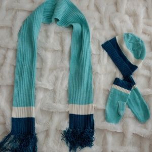 NWOT  Scarf, Mitten, Beanie  Set